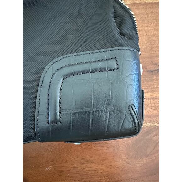 Women's Tumi Georgetown
73223D Healy Laptop Attache
Alligator Embossed Leather - Picture 16 of 16